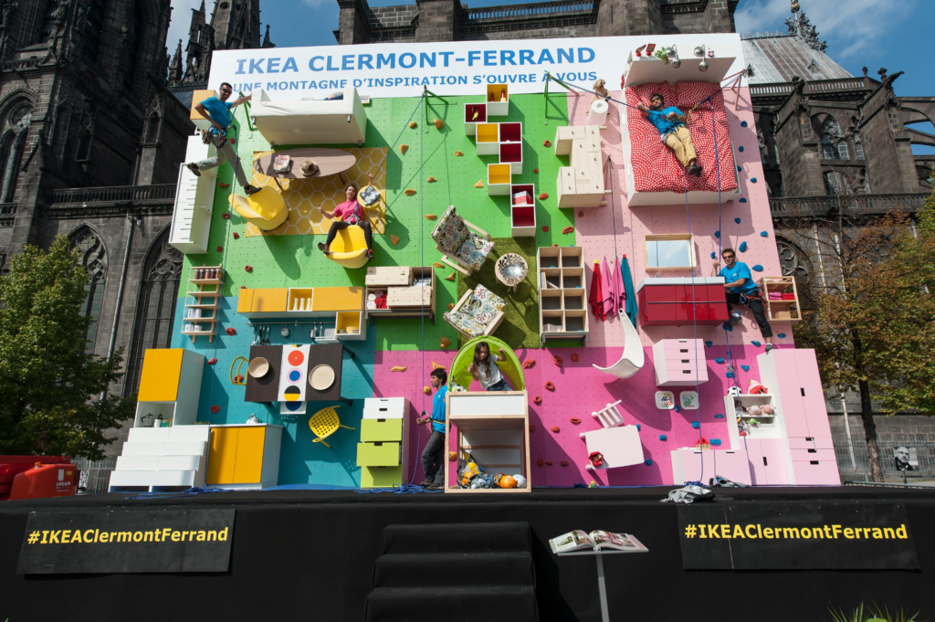 interactive billboard that can be climbed by Ikea Clermont-Ferrand